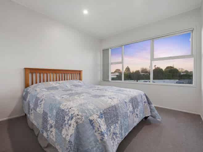 66 Sunlands Drive, Manurewa