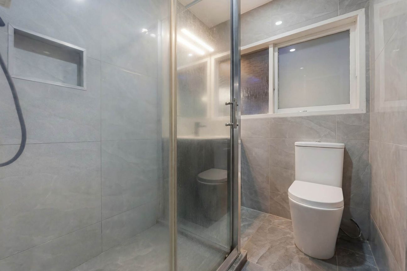 HOME & INCOME ON CORNER SITE - Aktar