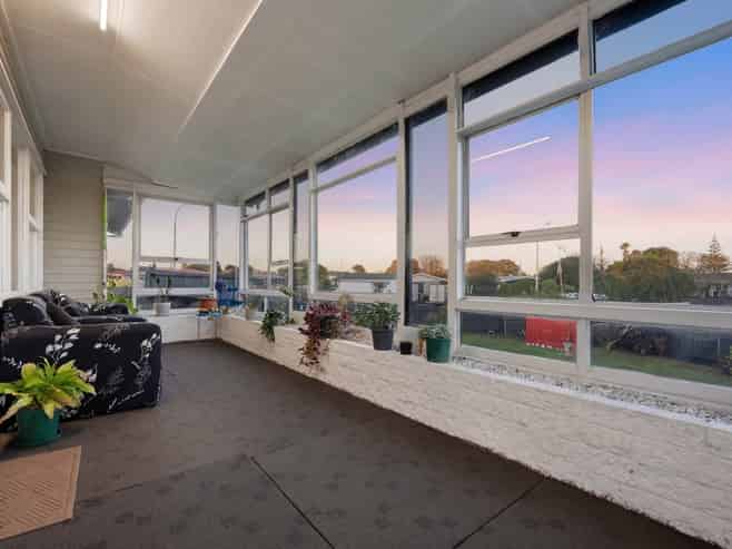 66 Sunlands Drive, Manurewa