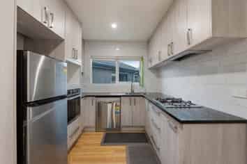66 Sunlands Drive, Manurewa