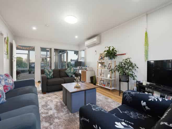 66 Sunlands Drive, Manurewa