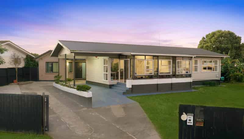 66 Sunlands Drive, Manurewa