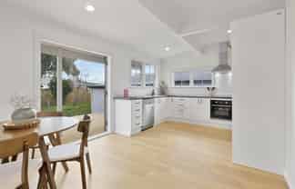 8 Garrison Street, Carterton