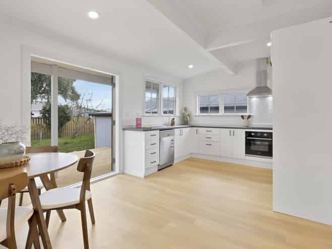 8 Garrison Street, Carterton