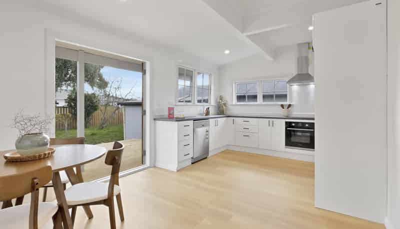 8 Garrison Street, Carterton