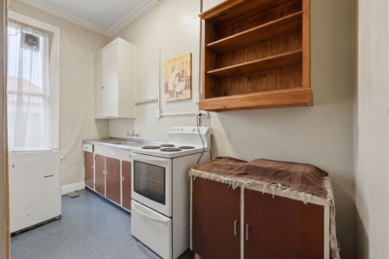 Dual-Income Investment with Development Potential - Widok 4