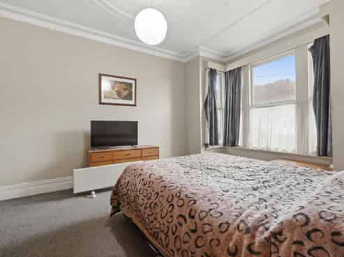 377 & 377A South Road, Caversham