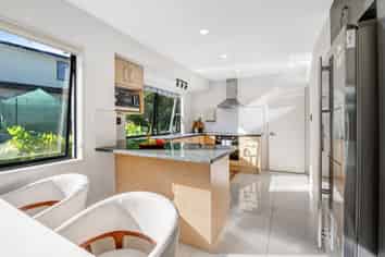 2/7 View Road, Glenfield