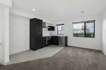 10/11 Gordon Place, Newtown