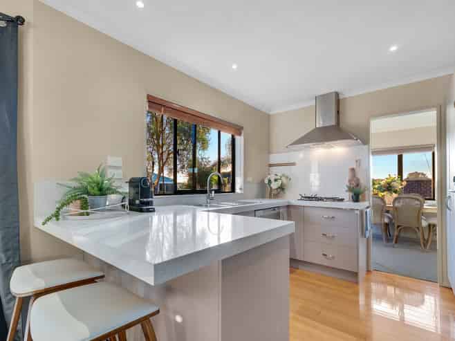 10 Phoenicia Court, The Gardens