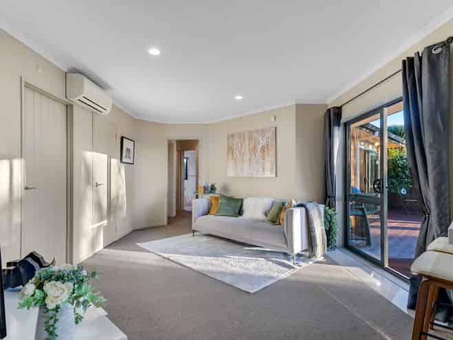 10 Phoenicia Court, The Gardens