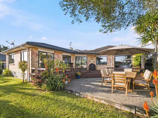 10 Phoenicia Court, The Gardens