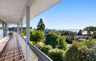 10 McMillan Place, Mellons Bay