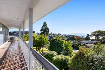 10 McMillan Place, Mellons Bay
