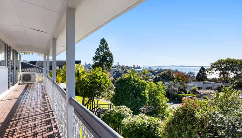 10 McMillan Place, Mellons Bay