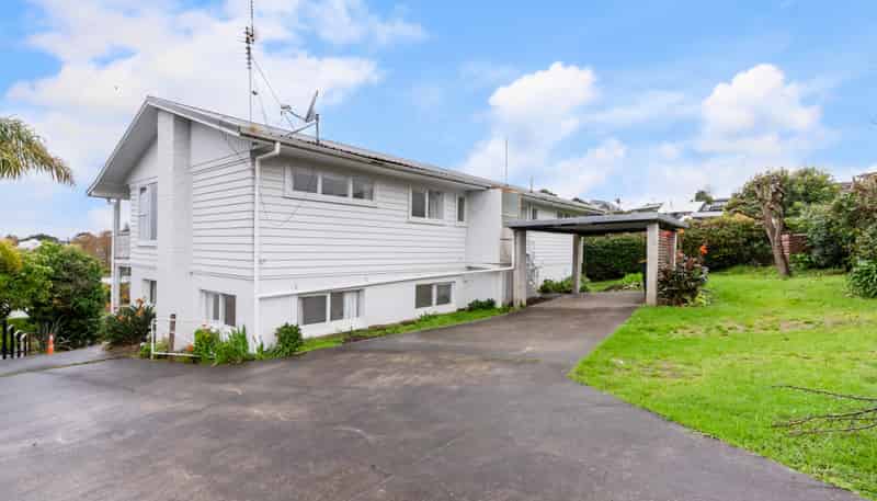 10 McMillan Place, Mellons Bay