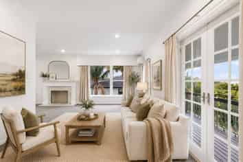 10 McMillan Place, Mellons Bay