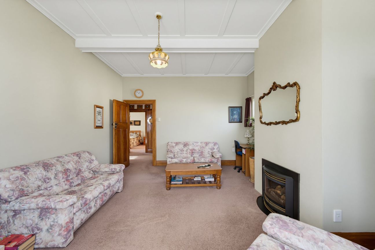 Character, Convenience & Comfort on Wigan Street - Więcej