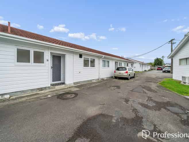 10/1079 High Street, Taita