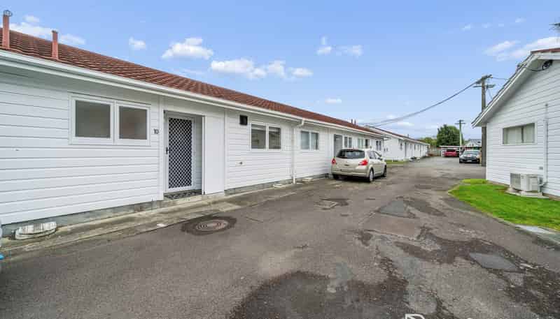 10/1079 High Street, Taita