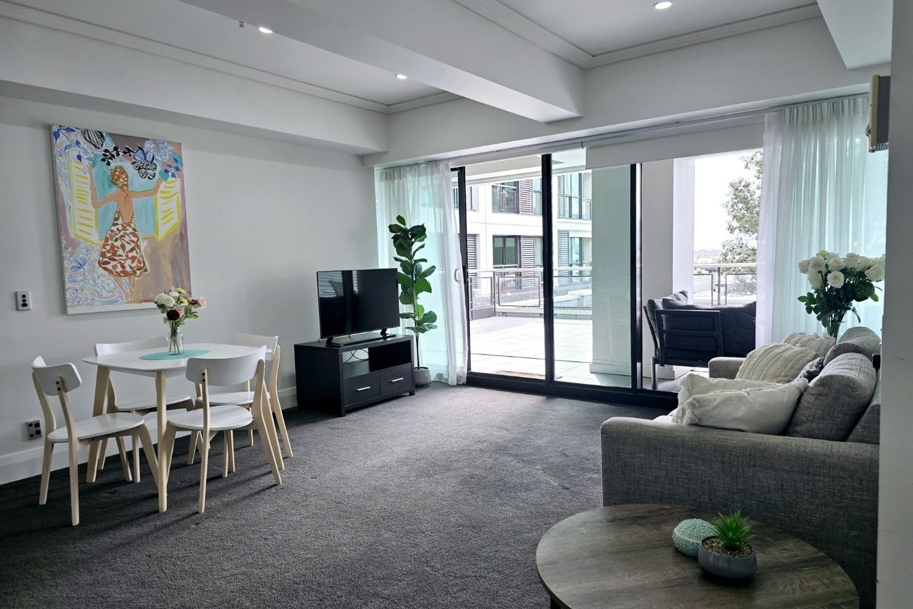 Viaduct Harbour, massive outdoor living - Więcej