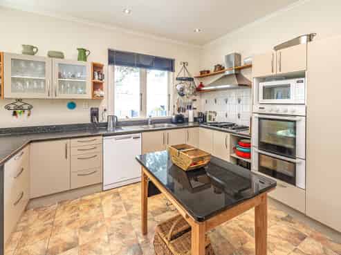 86 Great North Road, Saint Johns Hill