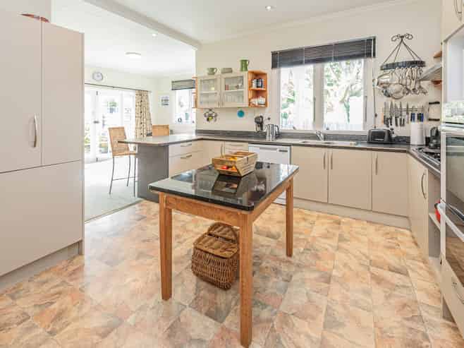 86 Great North Road, Saint Johns Hill