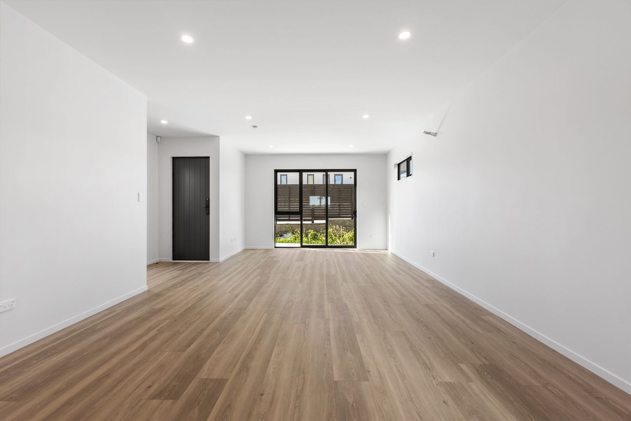 Modern, Freehold & Move-In Ready | Westgate Winner - Widok 2