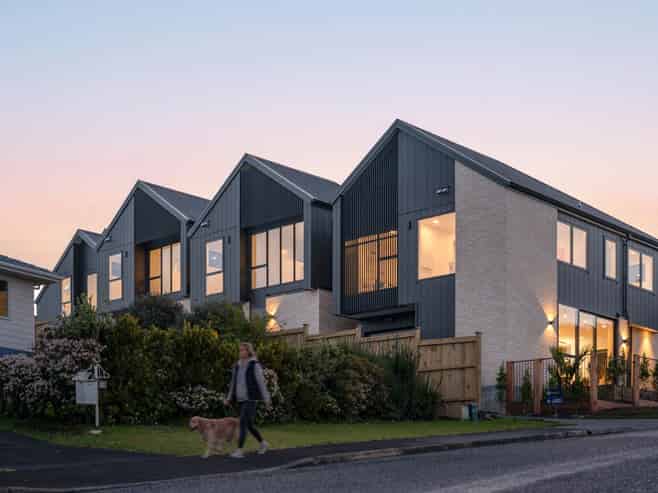 1-4/16 Tetrarch Place, Totara Vale