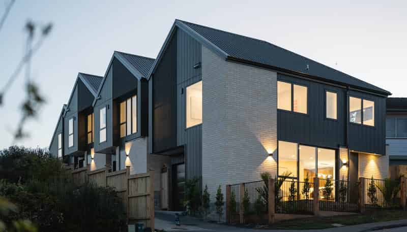 1-4/16 Tetrarch Place, Totara Vale
