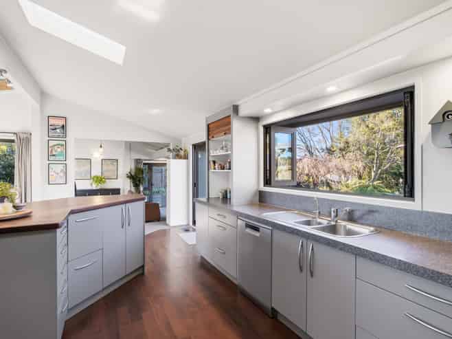 11 Armstrong Grove, Hilltop
