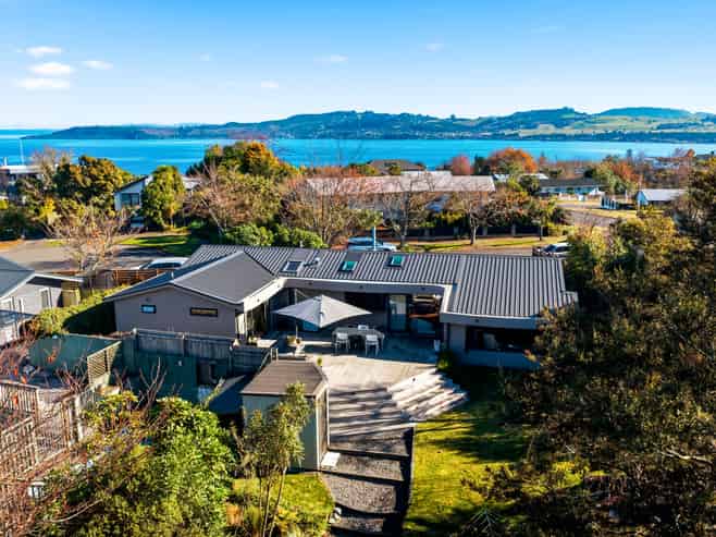11 Armstrong Grove, Hilltop