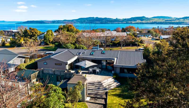 11 Armstrong Grove, Hilltop