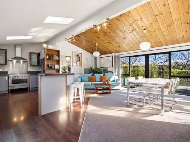 11 Armstrong Grove, Hilltop