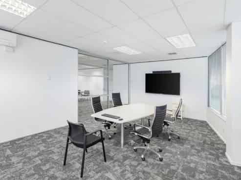 PASSIVE INVESTMENT IN PROVEN COMMERCIAL LOCATION
