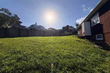 5 Viking Avenue, Hillsborough