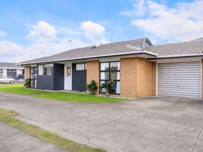 1/4 Warwick Avenue, Papatoetoe