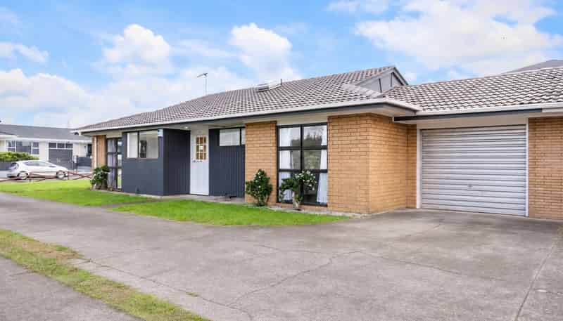 1/4 Warwick Avenue, Papatoetoe