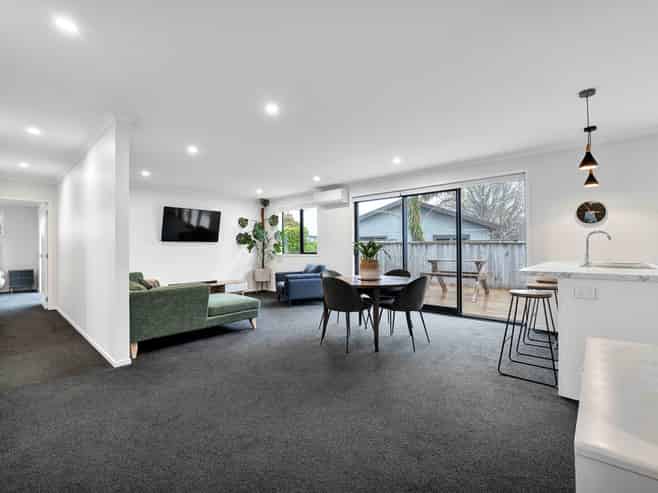 2/1 Roto Street, Westown