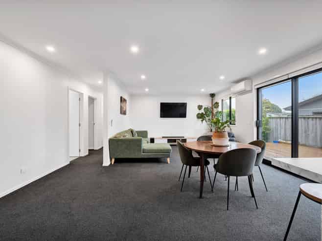 2/1 Roto Street, Westown