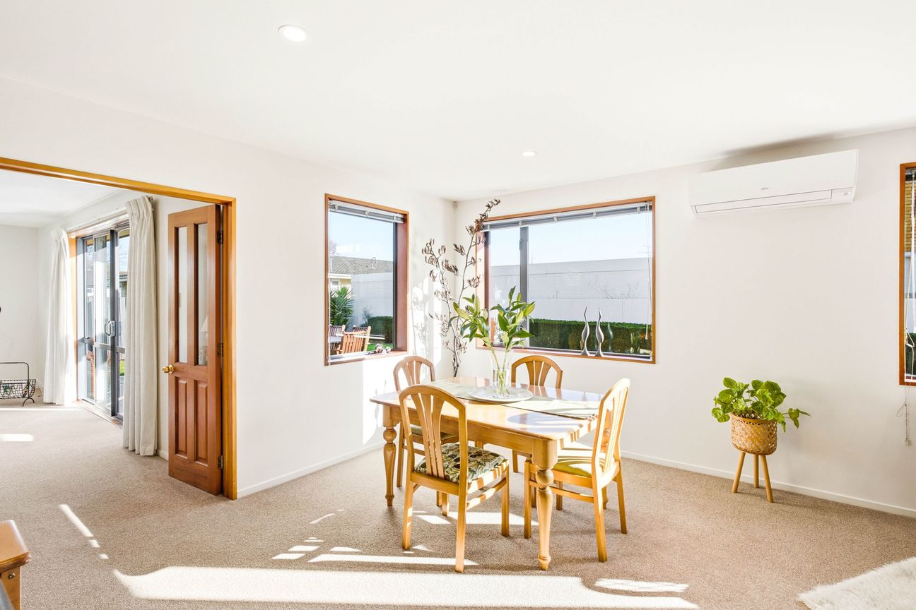 Spacious, Sunny & Secure - Więcej