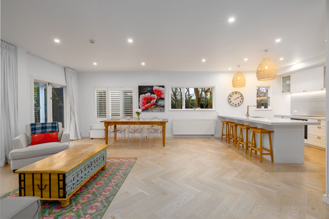 Priced Deadline $1,895,000 ! - Więcej