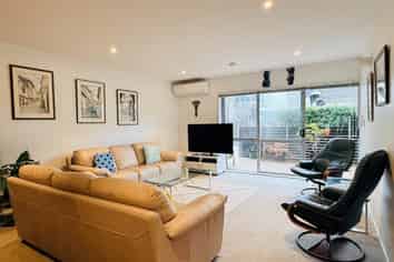 213/252 Centreway Road, Orewa