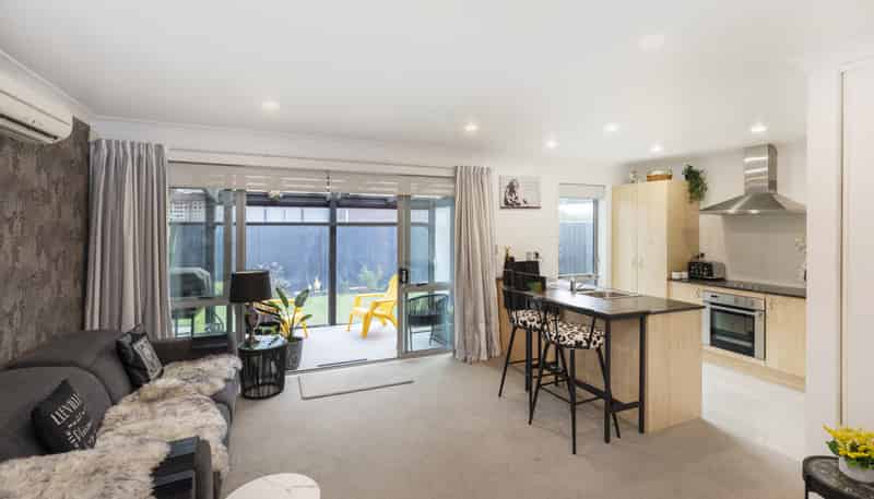 2/335 Main South Road, Hornby