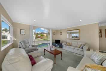 7 Amesbury Rise, Henderson