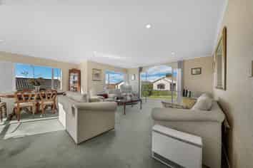 7 Amesbury Rise, Henderson