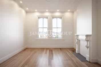 RETAIL FRONTAGE ON BUSY KARANGAHAPE STRIP