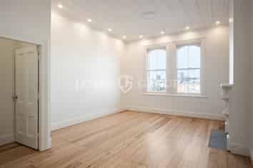 RETAIL FRONTAGE ON BUSY KARANGAHAPE STRIP