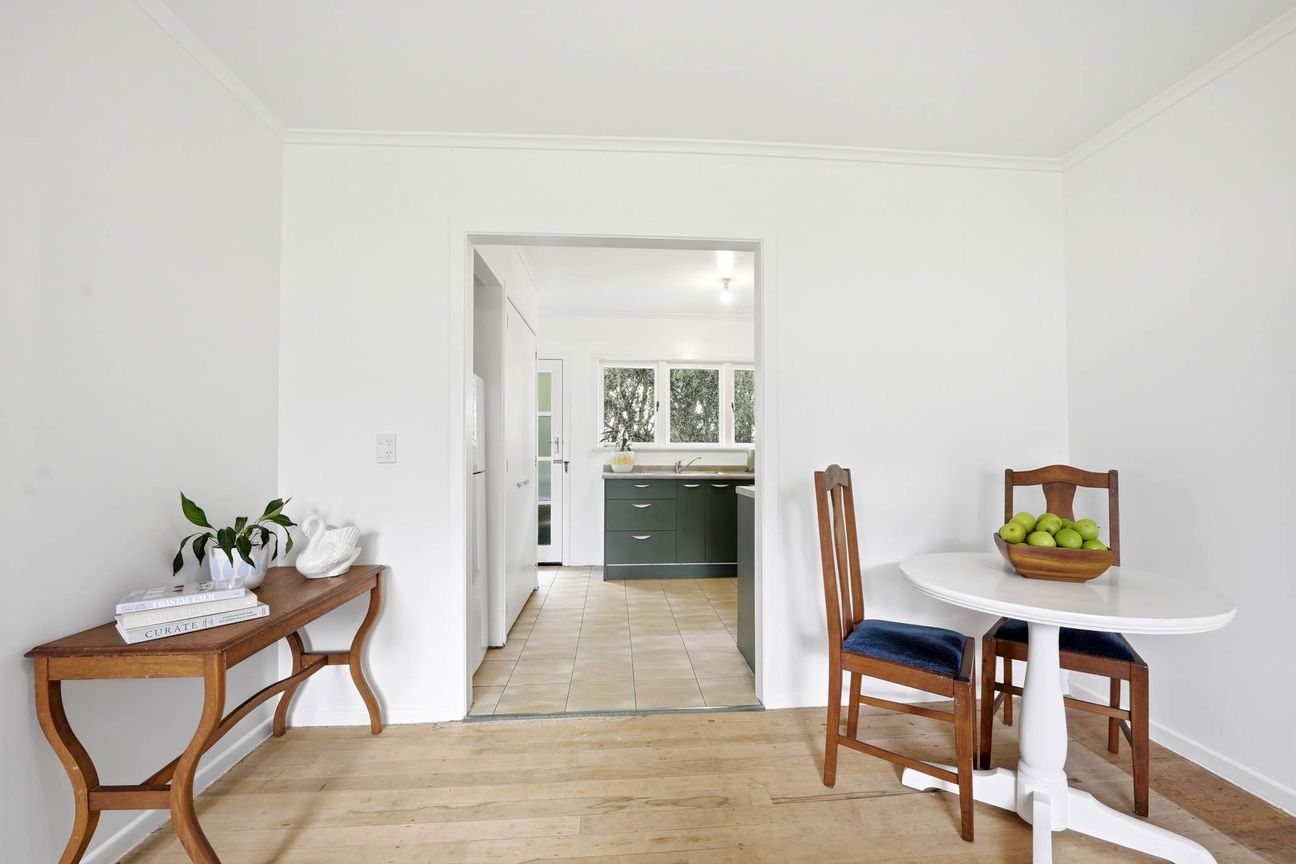 Timeless 1960s Charm in the Heart of Hauraki - Mehr