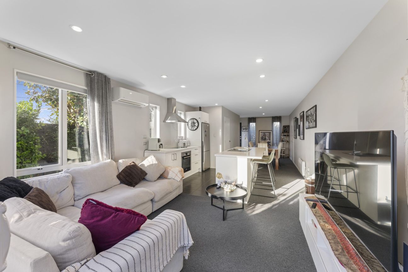 Close to the action - 3 bed, city pad with garage - Aanzicht 3